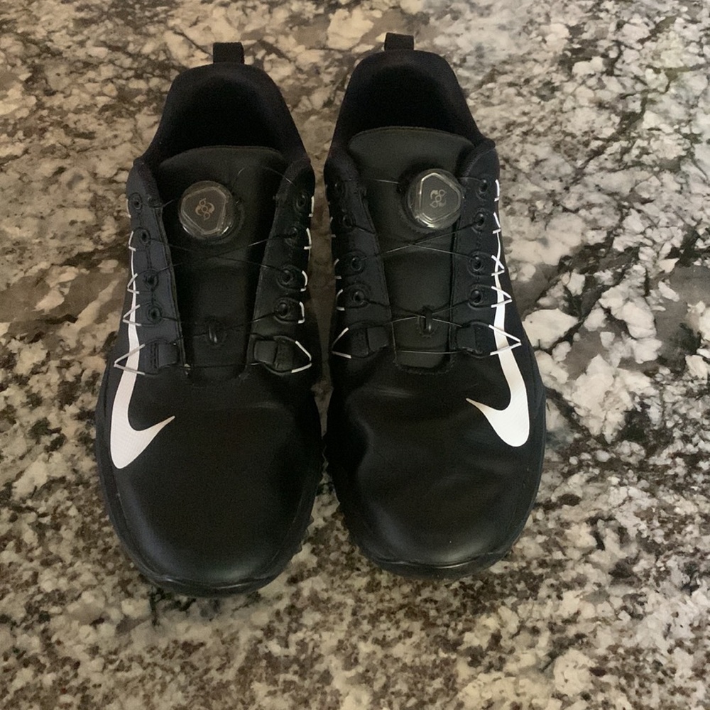 NIKE (Lunar Command) SIZE 9.5